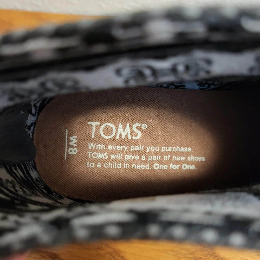 NWT Toms Gray Heeled Booties Size 8